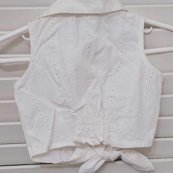 Old Navy Baby White Eyelet Tie-Front Sleeveless Shirt - Picture 3 of 5